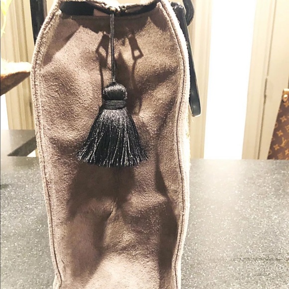 Bee Needlepoint Tote in Gray Suede Black Acrylic Handles NEW, Hand Made, Zip Top - Picture 10 of 10